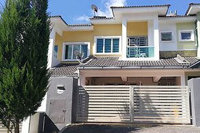 The Woodz Homestay - 2 Storey House