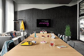 Moxy Cologne Bonn Airport