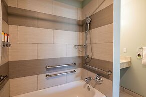 Inn At Moss Landing Point