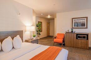 Inn At Moss Landing Point