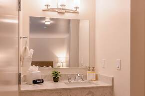 Inn At Moss Landing Point