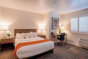 Inn At Moss Landing Point