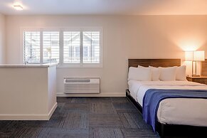 Inn At Moss Landing Point