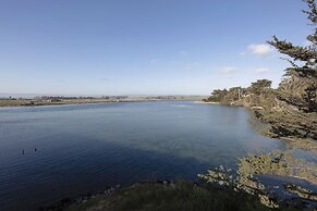 Inn At Moss Landing Point