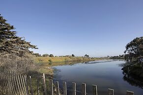 Inn At Moss Landing Point