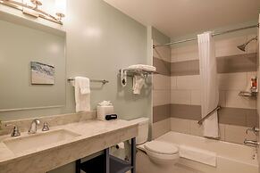 Inn At Moss Landing Point