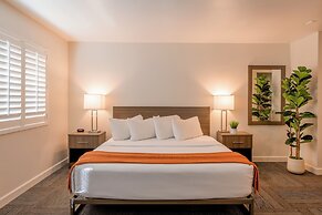 Inn At Moss Landing Point