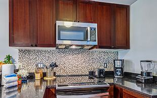 Aina Nalu C107 2 Bedroom Condo by Redawning