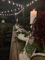 Historic Boyd Harvey House and Grounds 2 Bedroom Home by RedAwning