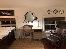 Historic Boyd Harvey House and Grounds 2 Bedroom Home by RedAwning