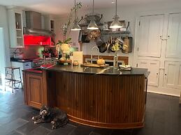 Historic Boyd Harvey House and Grounds 2 Bedroom Home by RedAwning