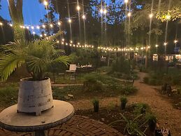 Historic Boyd Harvey House and Grounds 2 Bedroom Home by RedAwning