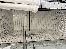 Historic Boyd Harvey House and Grounds 2 Bedroom Home by RedAwning