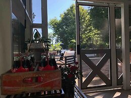 Historic Boyd Harvey House and Grounds 2 Bedroom Home by RedAwning