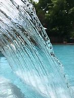 Historic Boyd Harvey House and Grounds 2 Bedroom Home by RedAwning