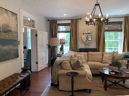 Historic Boyd Harvey House and Grounds 2 Bedroom Home by RedAwning