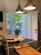 Historic Boyd Harvey House and Grounds 2 Bedroom Home by RedAwning