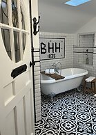 Boyd Harvey Main House And Carriage House 4 Bedroom Home by RedAwning