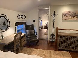 Boyd Harvey Main House And Carriage House 4 Bedroom Home by RedAwning