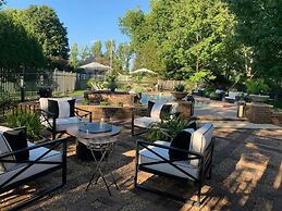 Boyd Harvey Main House And Carriage House 4 Bedroom Home by RedAwning