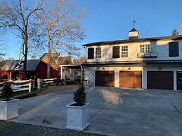 Boyd Harvey Main House And Carriage House 4 Bedroom Home by RedAwning