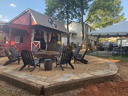 Boyd Harvey Main House And Carriage House 4 Bedroom Home by RedAwning