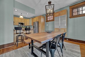 Oakley Square 3br Charmer - Total Walkability 3 Bedroom Home by RedAwn
