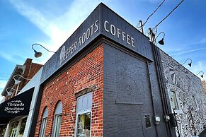 Oakley Square 3br Charmer - Total Walkability 3 Bedroom Home by RedAwn