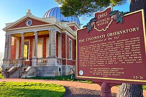 Oakley Square 3br Charmer - Total Walkability 3 Bedroom Home by RedAwn