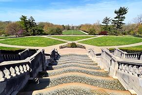 Oakley Square 3br Charmer - Total Walkability 3 Bedroom Home by RedAwn