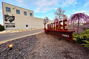 Oakley Square 3br Charmer - Total Walkability 3 Bedroom Home by RedAwn