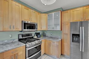 Oakley Square 3br Charmer - Total Walkability 3 Bedroom Home by RedAwn