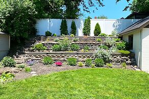 Oakley Square 3br Charmer - Total Walkability 3 Bedroom Home by RedAwn