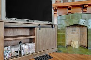 Oakley Square 3br Charmer - Total Walkability 3 Bedroom Home by RedAwn