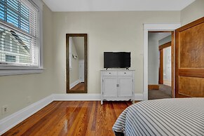 Oakley Square 3br Charmer - Total Walkability 3 Bedroom Home by RedAwn
