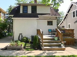 Oakley Square 3br Charmer - Total Walkability 3 Bedroom Home by RedAwn