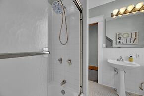 Oakley Square 3br Charmer - Total Walkability 3 Bedroom Home by RedAwn