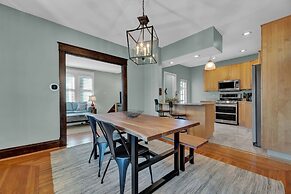 Oakley Square 3br Charmer - Total Walkability 3 Bedroom Home by RedAwn