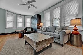 Oakley Square 3br Charmer - Total Walkability 3 Bedroom Home by RedAwn