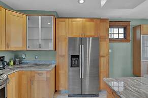 Oakley Square 3br Charmer - Total Walkability 3 Bedroom Home by RedAwn