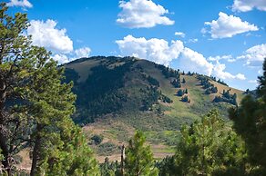 Huge Ruidoso W/ Game Room, Pool, 2 Balconies, 2 Kitchens - Sleeps 17!