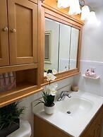 Ilikai Tower 1113 - Fully furnished condo with free wifi by RedAwning