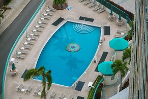 Ilikai Tower 1113 - Fully furnished condo with free wifi by RedAwning