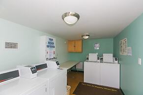 Ilikai Tower 1113 - Fully furnished condo with free wifi by RedAwning