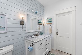 Anchors Aweigh 3 Bedroom Cottage by RedAwning