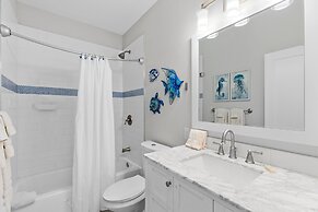 Anchors Aweigh 3 Bedroom Cottage by RedAwning