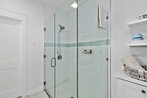 Anchors Aweigh 3 Bedroom Cottage by RedAwning