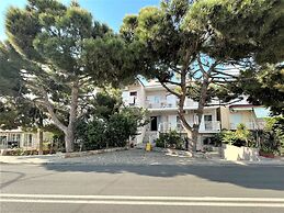 Room-beautiful Bedroom for 4 People in L