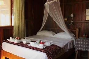 Triple Basic Room With Shared Areas and Shared Bathroom