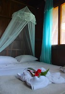 Double Room With Bathroom and Partial View to the Beach